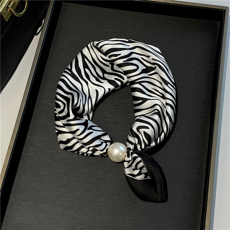 ✨ Effortless Glamour: Pop-On Pearl Necklace Scarf 🧣