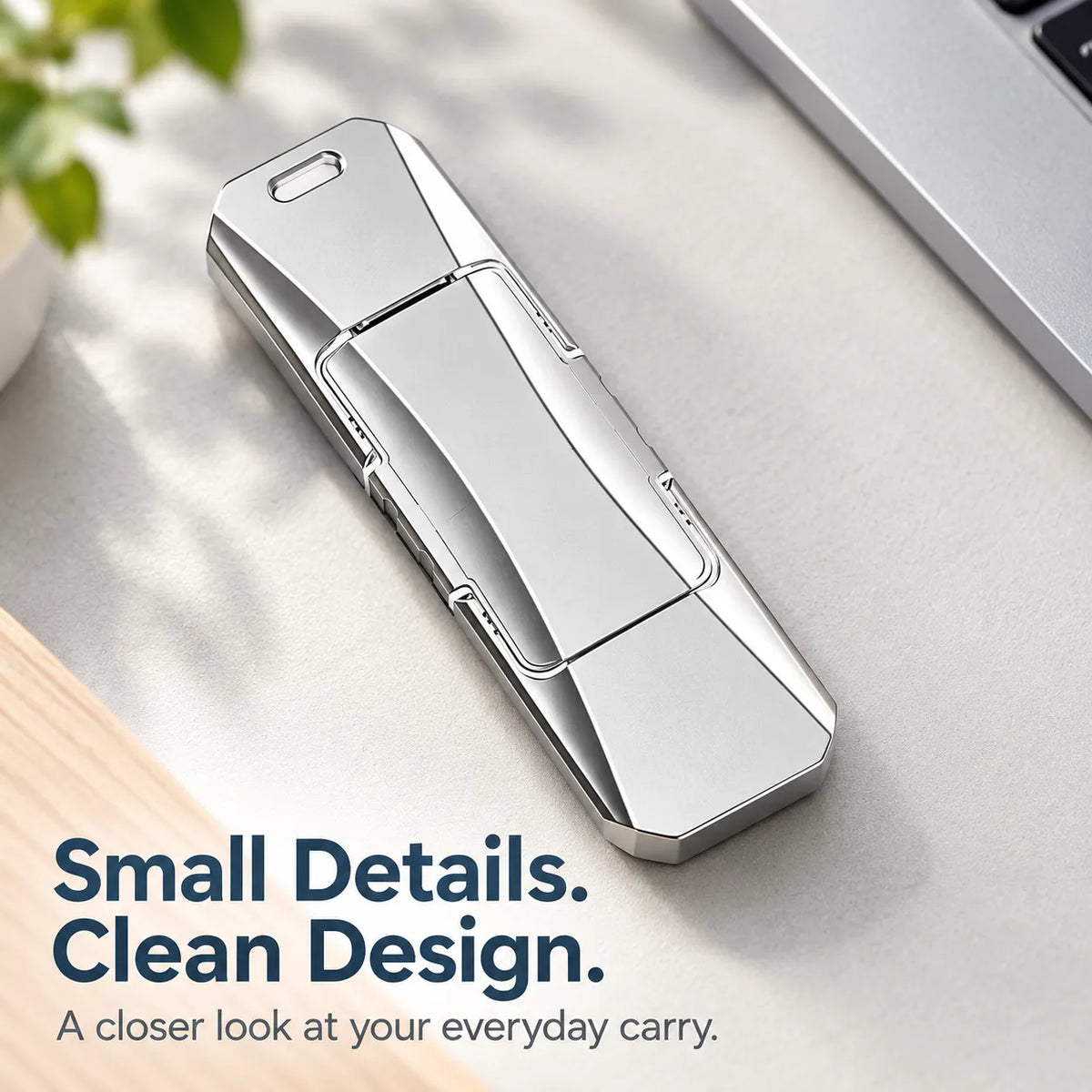 💾 Portable USB Flash Drive for Photo Backup & File Storage — Silver Swivel Design